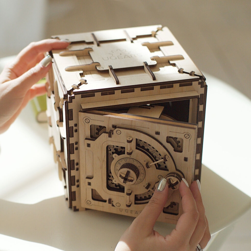 Ugears - 3D дървен механичен пъзел Сейф