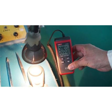 Uni-T UT383S - Люксметър 3xAAA