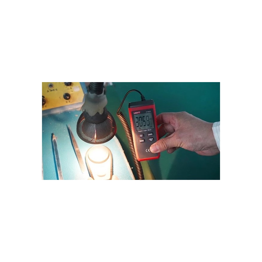 Uni-T UT383S - Люксметър 3xAAA