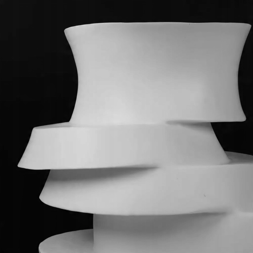 Ваза 38x33x36 cm смола/бяла