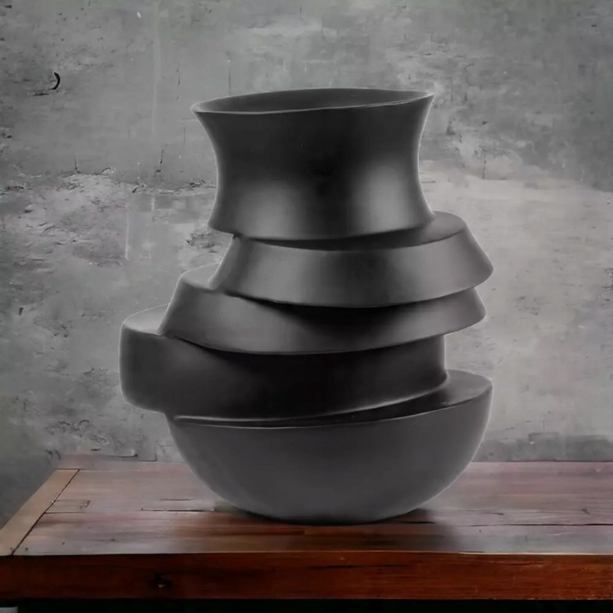 Ваза 38x33x36 см смола/матова черна