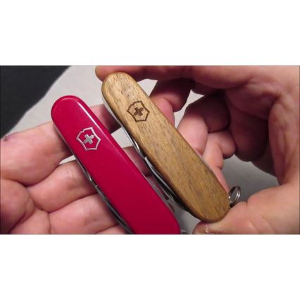 Victorinox - Мултифункционално джобно ножче 9,1 cм/14 функции червено