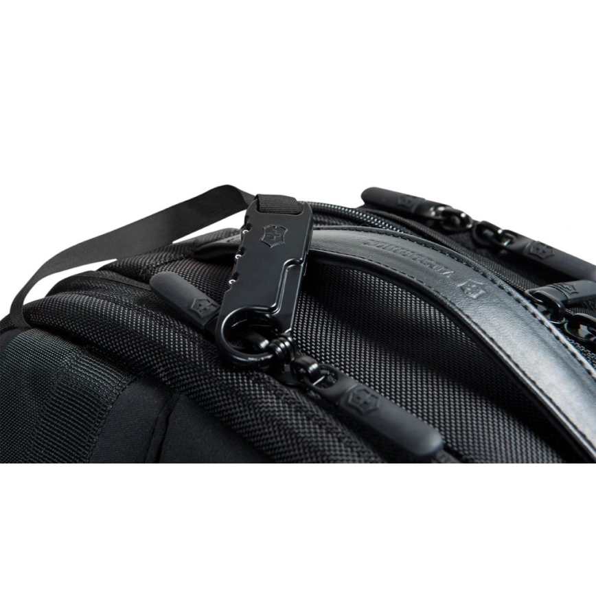 Victorinox - Раница за лаптоп 15,6" Essentials 22 l черен