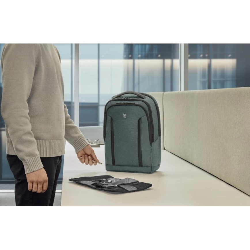 Victorinox - Раница за лаптоп 15" Altmont Professional Deluxe Travel 25 l зелен