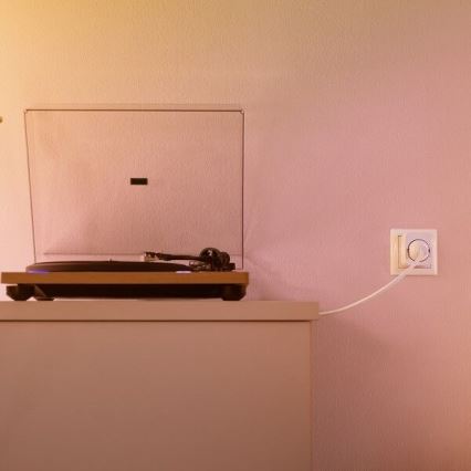 WiZ - Смарт контакт E 2300W + електромер Wi-Fi