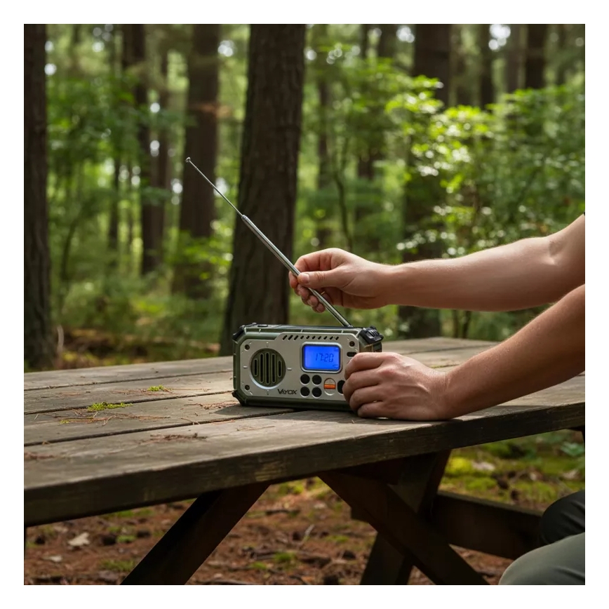 Кемпинг радио с манивела, слънчев панел и LED фенер с функция на power bank 5V/3xAAA/2000 mAh IPX4 зелено